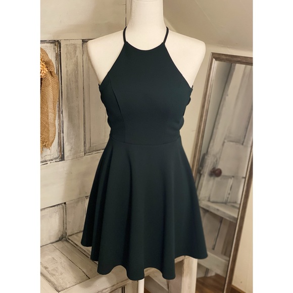 Dresses & Skirts - Elegant Emerald Dress